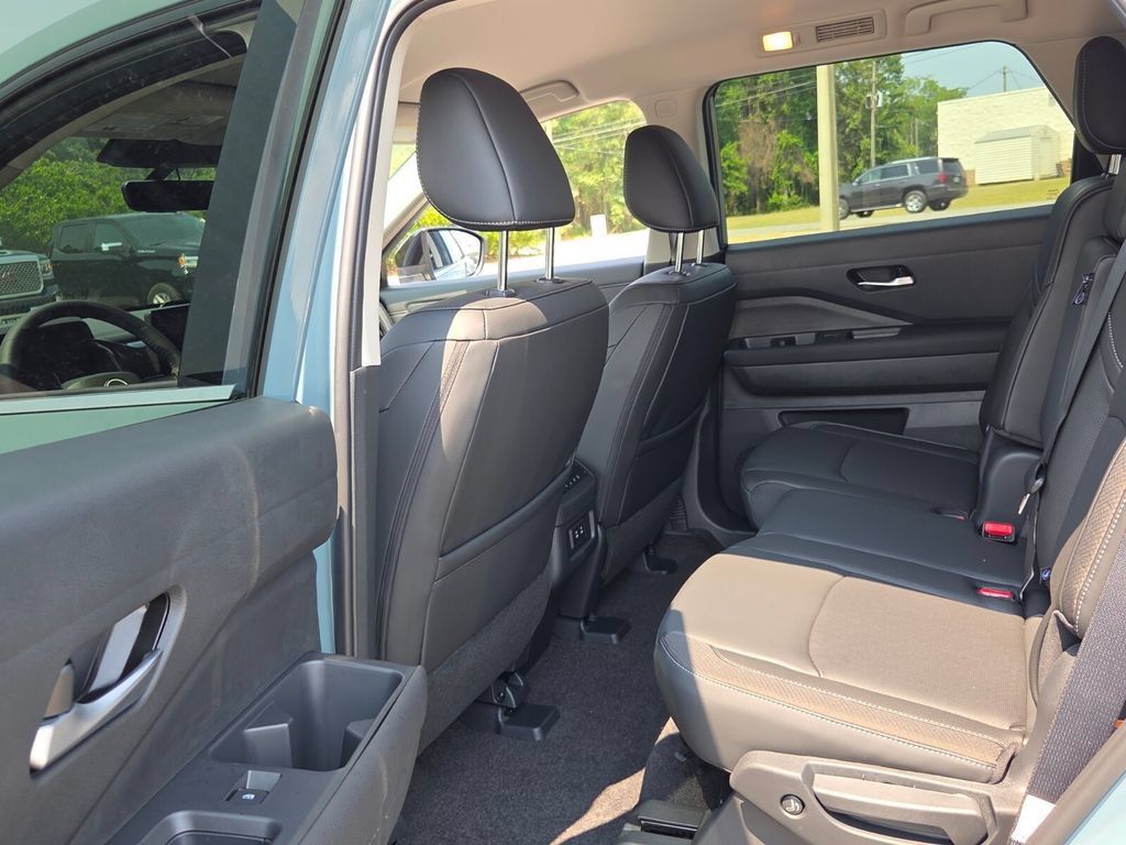 New 2026 Nissan Pathfinder SL w/ Cargo Package FWD image 5