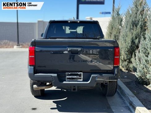 Used 2025 Toyota Tacoma TRD Off-Road image 7