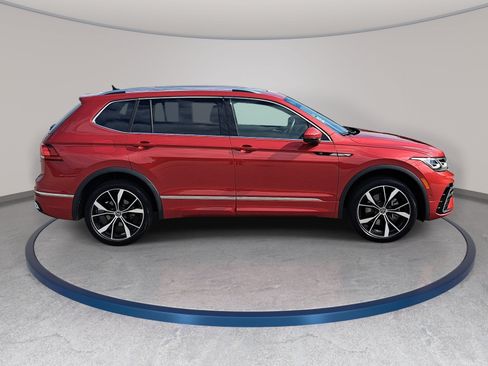 Used 2024 Volkswagen Tiguan SEL R-Line AWD/4WD image 4