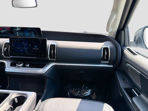 Used 2025 Ford Expedition Max Platinum image 19