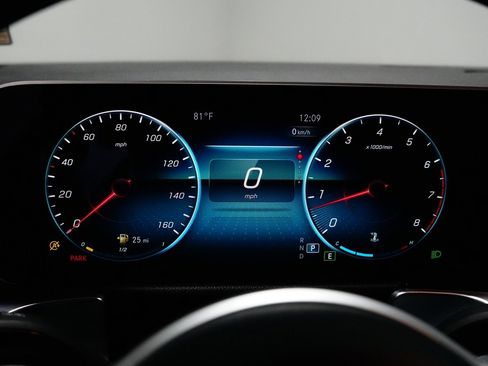 Used 2020 Mercedes-Benz GLB 250 4MATIC SUV image 12