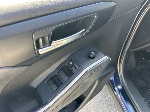 Used 2021 Toyota Highlander XLE image 18