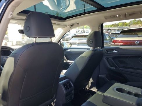 Used 2024 Volkswagen Tiguan SE w/ Panoramic Sunroof Package image 11