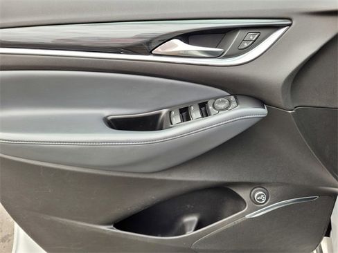 Used 2023 Buick Enclave Essence image 18