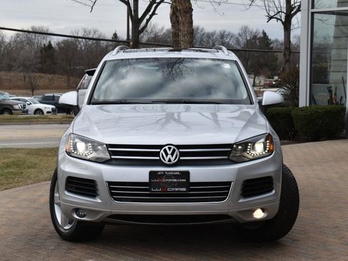 Used 2012 Volkswagen Touareg Sport image 5