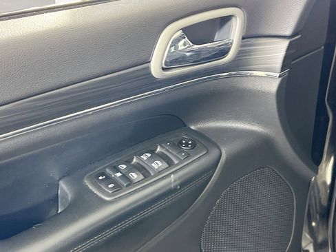 Used 2021 Jeep Grand Cherokee Limited image 18