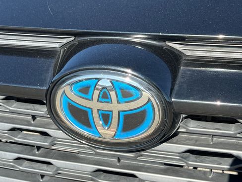 Certified 2022 Toyota RAV4 LE AWD/4WD image 13