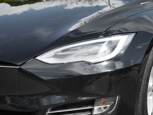 Used 2021 Tesla Model S Performance image 7
