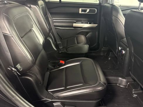 Used 2022 Ford Explorer XLT w/ Equipment Group 202A AWD/4WD image 18