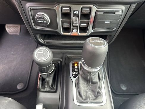 New 2025 Jeep Gladiator Sport image 17