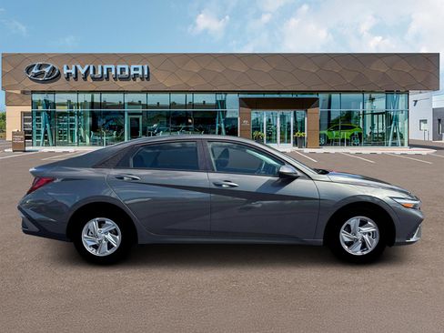 New 2026 Hyundai Elantra SE image 9