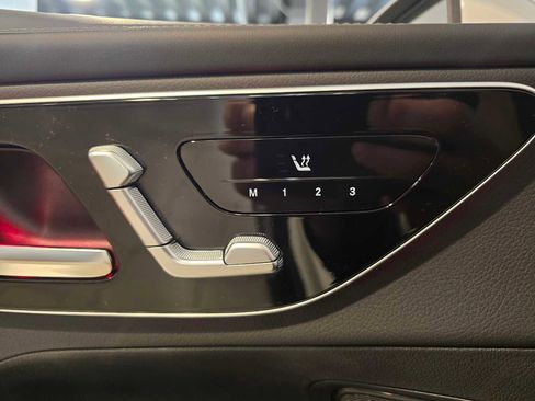 Used 2025 Mercedes-Benz GLC 300 image 24