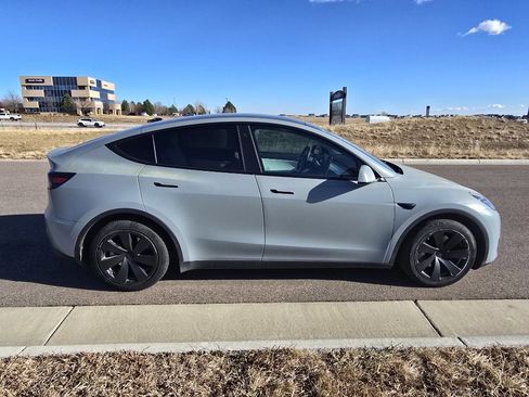 Used 2021 Tesla Model Y Long Range image 6