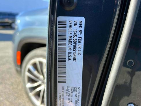 Used 2024 Jeep Wagoneer L Series II w/ Premium Group I image 19