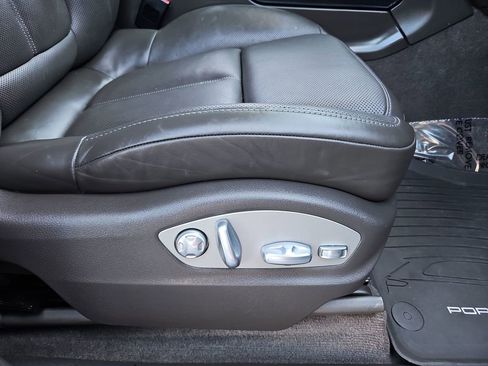 Used 2017 Porsche Macan image 25