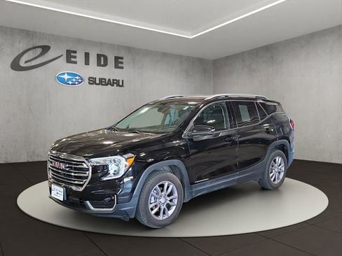Used 2024 GMC Terrain SLT w/ Infotainment Package II AWD/4WD image 2