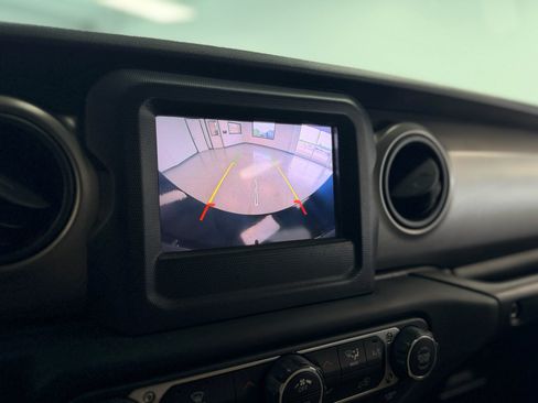 Used 2018 Jeep Wrangler Unlimited Sport S AWD/4WD image 19