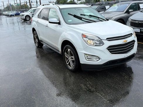 Used 2017 Chevrolet Equinox Premier w/ Enhanced Convenience Package FWD image 3