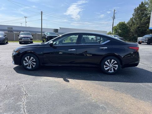 Used 2024 Nissan Altima 2.5 S FWD image 6