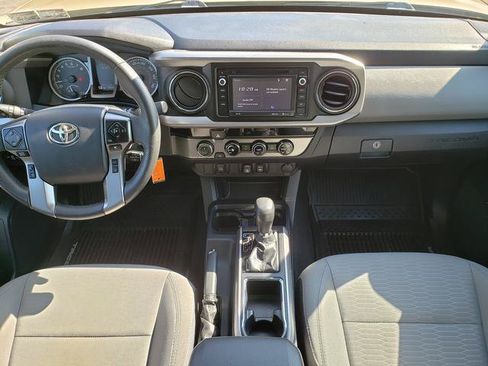 Used 2018 Toyota Tacoma SR5 AWD/4WD image 15