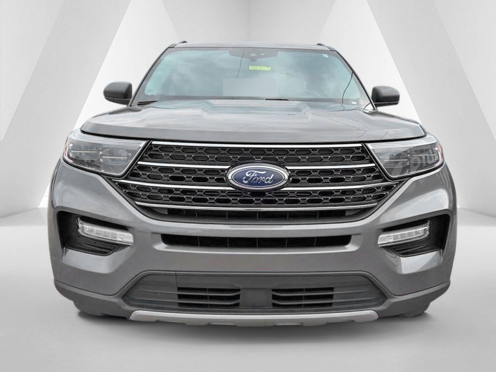 Used 2024 Ford Explorer XLT AWD/4WD image 2