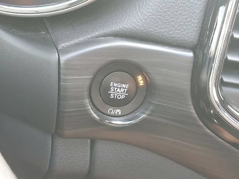 Used 2020 Jeep Grand Cherokee Altitude AWD/4WD image 25