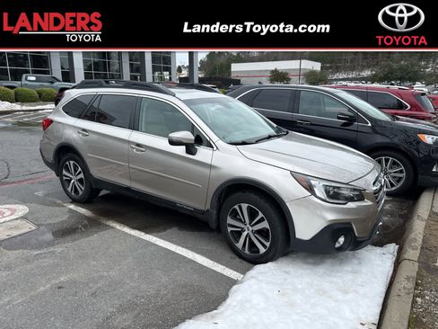 Used 2018 Subaru Outback 2.5i Limited image 1