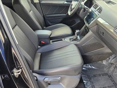Used 2023 Volkswagen Tiguan SE FWD image 17