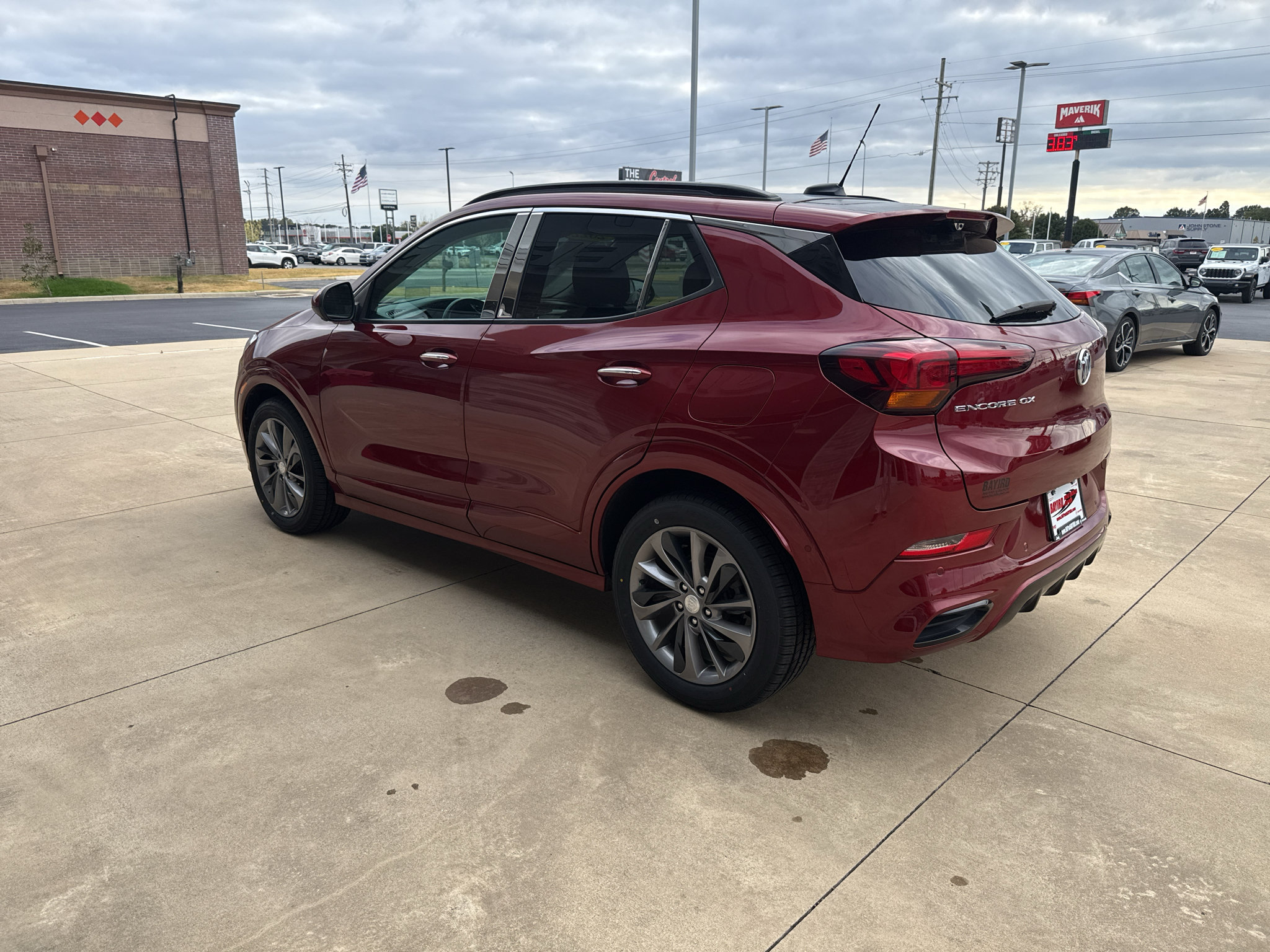 Used 2022 Buick Encore GX Essence w/ Advanced Technology Package FWD image 5