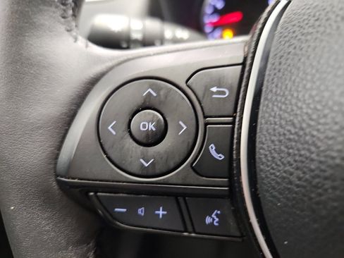 Used 2022 Toyota RAV4 XLE Premium image 11