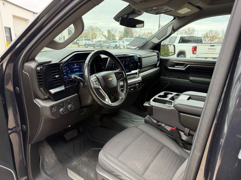 Used 2023 Chevrolet Silverado 1500 LT w/ Protection Package AWD/4WD image 4