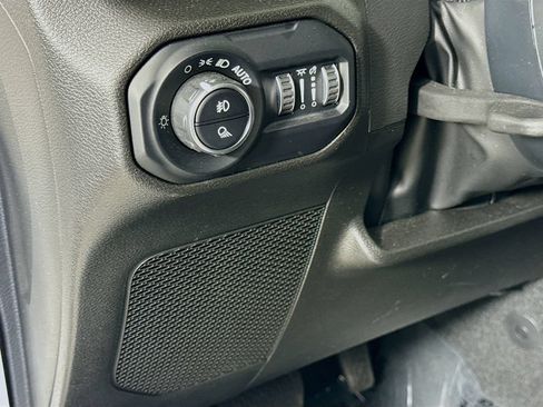 Used 2022 Jeep Gladiator Sport AWD/4WD image 12