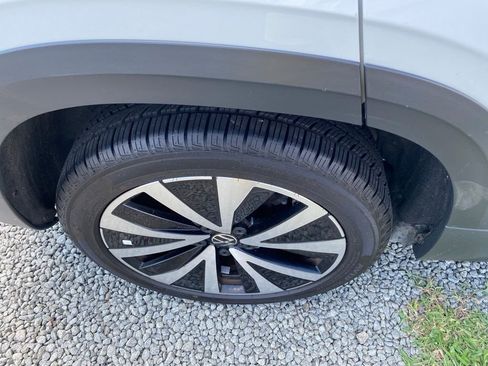 Used 2023 Volkswagen Taos SE image 24