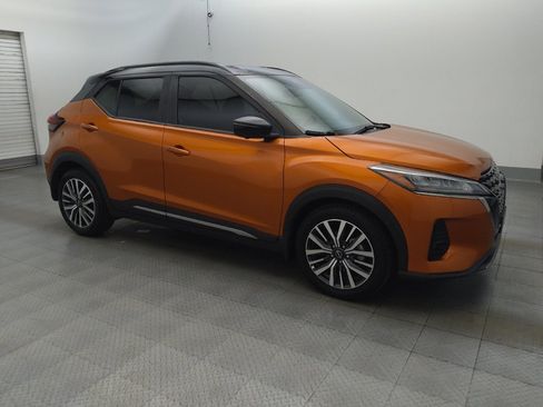 Used 2023 Nissan Kicks SR w/ SR Premium Package FWD image 11