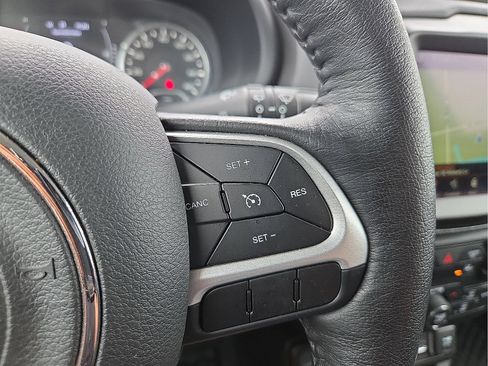 Used 2023 Jeep Renegade Latitude w/ Premium Group AWD/4WD image 18