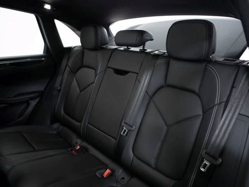 Certified 2025 Porsche Macan image 30