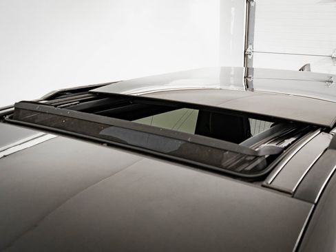 Used 2023 Land Rover Defender 90 S image 14