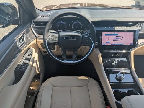 New 2026 Jeep Grand Cherokee L Limited w/ Luxury Tech Group II RWD image 31