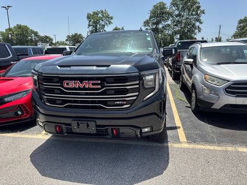 Used 2024 GMC Sierra 1500 AT4 w/ Technology Package AWD/4WD image 3