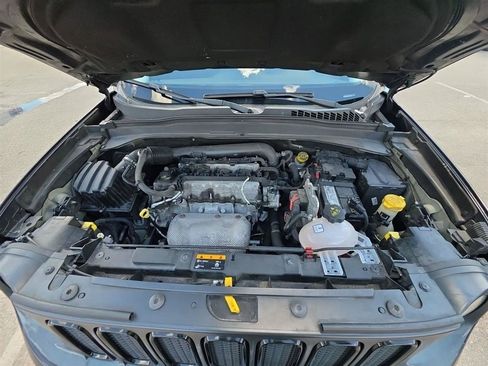 Used 2017 Jeep Renegade Altitude FWD image 21