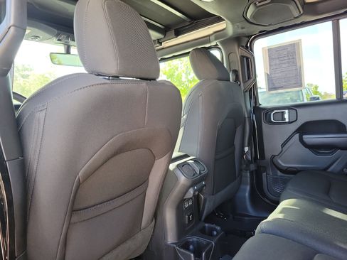 Used 2022 Jeep Wrangler Unlimited Sport image 16