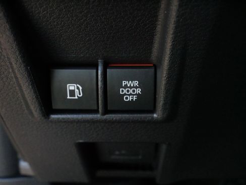 Used 2025 Toyota Sienna XLE Woodland Edition image 27