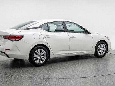 Used 2025 Nissan Sentra S image 9