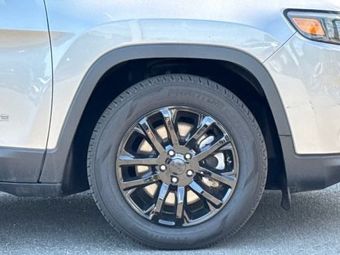 Used 2020 Jeep Cherokee Latitude FWD image 7