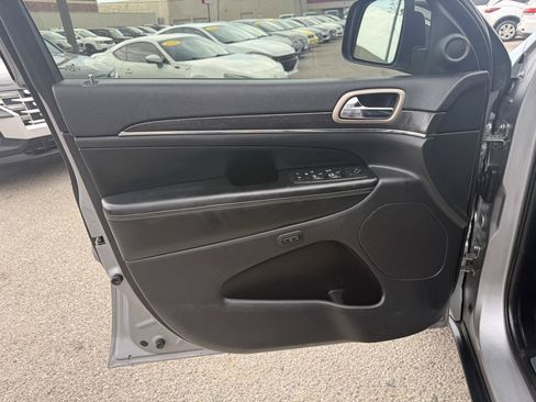 Used 2017 Jeep Grand Cherokee Limited RWD image 17