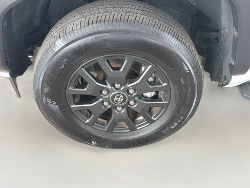 Used 2025 Toyota 4Runner SR5 AWD/4WD image 11