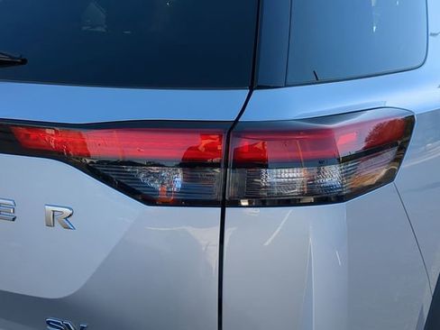 Used 2023 Nissan Pathfinder SV image 11