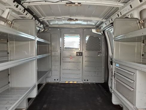 Used 2015 GMC Savana 2500 image 17