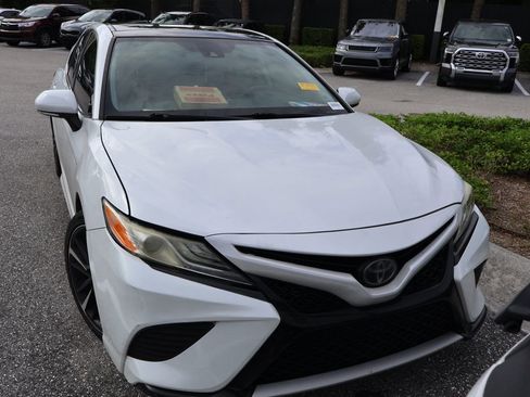 Used 2020 Toyota Camry XSE FWD image 5