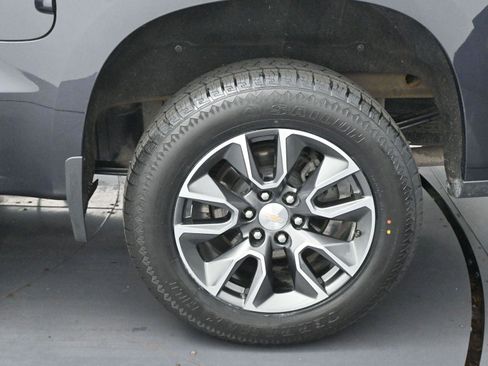 Used 2022 Chevrolet Silverado 1500 LT AWD/4WD image 34